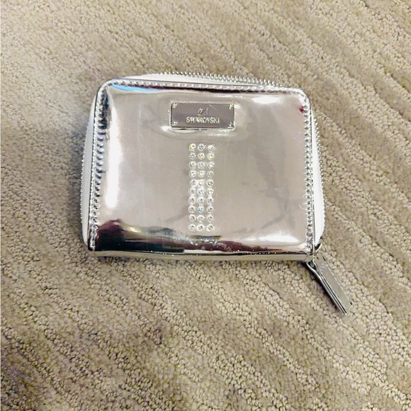 Swarovski Accessories - 🆕Stylish SWAROWSKI silver wallet for ladies